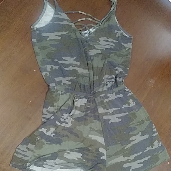 Romper - Picture 1 of 3